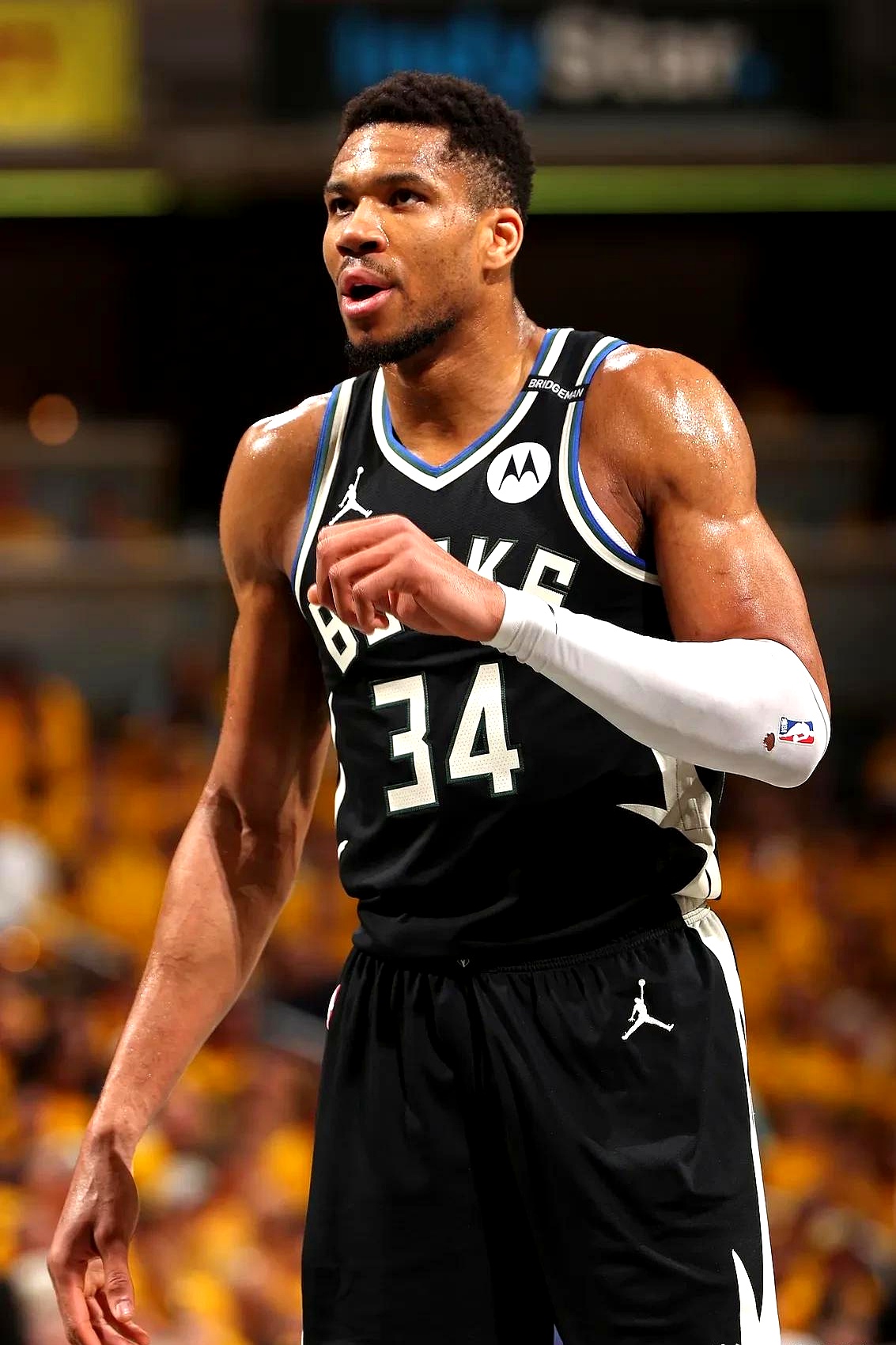 爱游戏体育-字母哥连续十五场比赛得分超过领先优势明显，篮网不断突破！