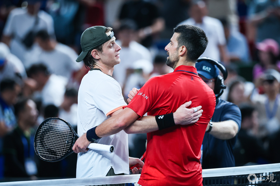 爱游戏体育- 德约科维奇横扫黑马 