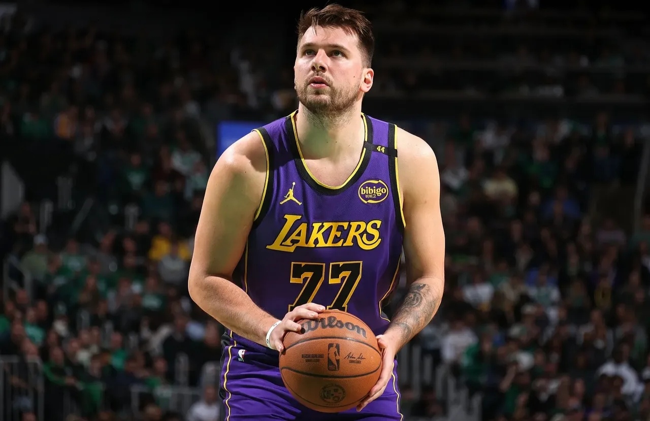 爱游戏-东契奇回归赛场，突破纪录首场状态亮眼，美国队观众沸腾！的简单介绍