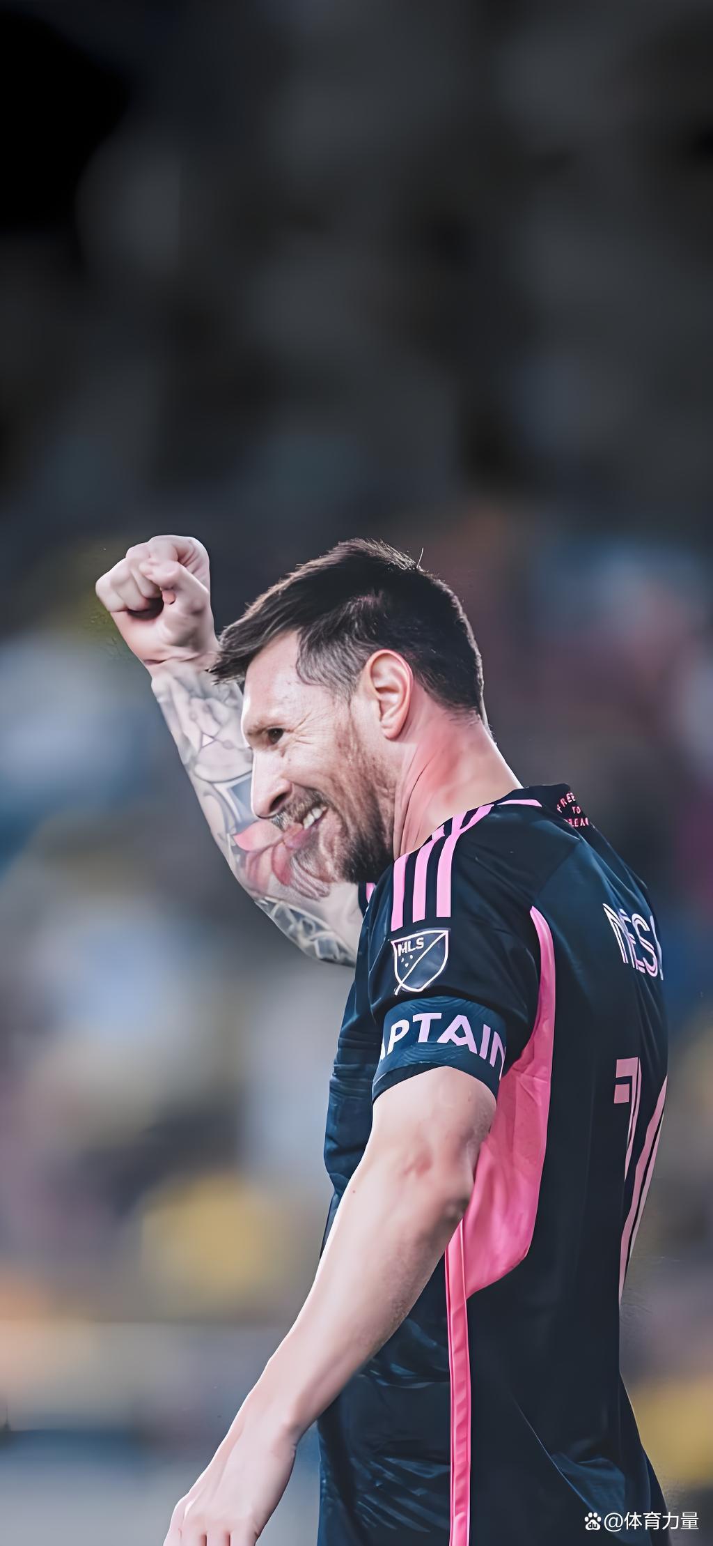 AYX- 本场比赛梅西的最高光时刻出现在第65分钟,梅西在左 